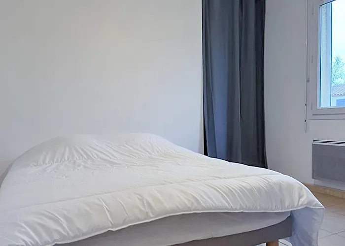 3 Bedroom Cozy In Beauvoisin (Gard)